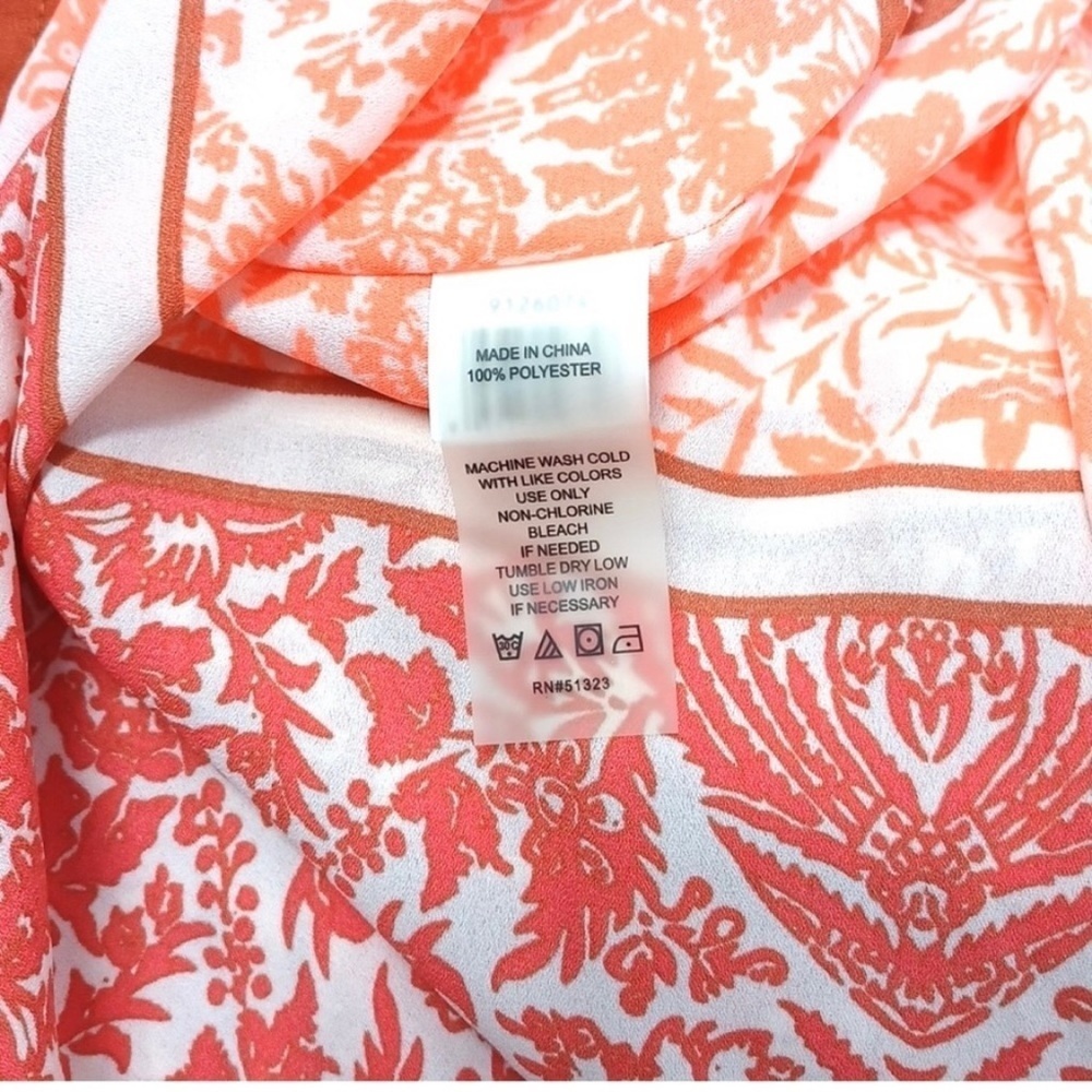 VINCE CAMUTO Sheer Damask Print Poncho
Tunic, Crepe Blouses, peach tones - Picture 3 of 4